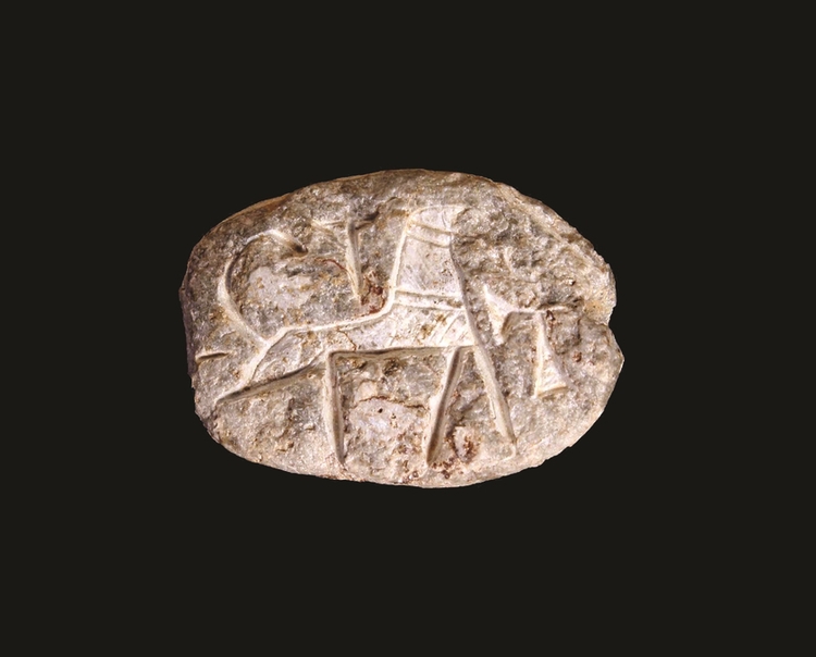 上图:Khirbet el-Maqatir废墟出土的古埃及圣甲虫护身符,很可能是阿蒙霍特普二世时期(Amenhotep II,主前1427-1401在位)的作品,与约书亚进迦南的年代一致。这个废墟被烈火烧毁,印证了「约书亚将艾城焚烧,使城永为高堆、荒场」(书八28)。
